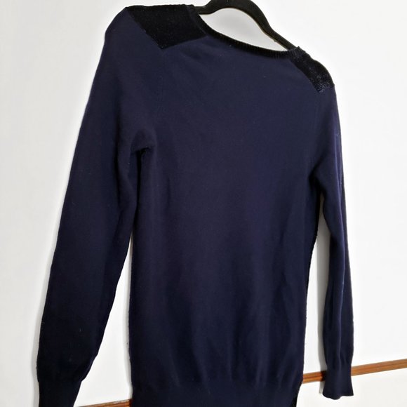 CASHEMIRE V-NECK SWEATER - Picture 3 of 6